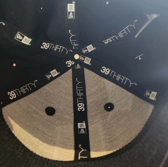 Fulham FC official hat - Picture 7 of 9